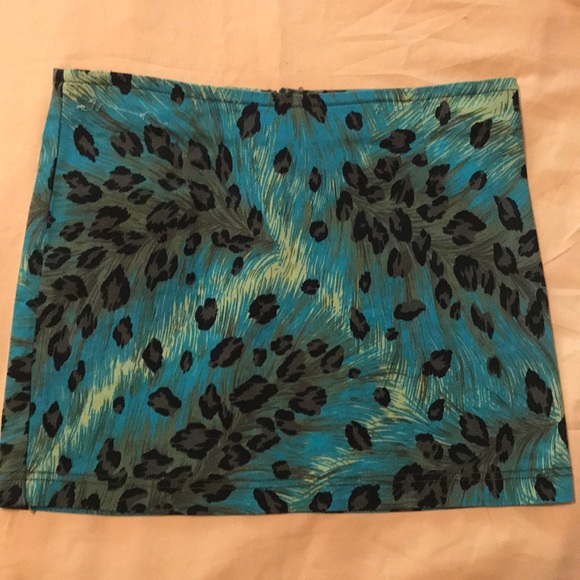 ✨GUESS✨ Skirt - Picture 1 of 4